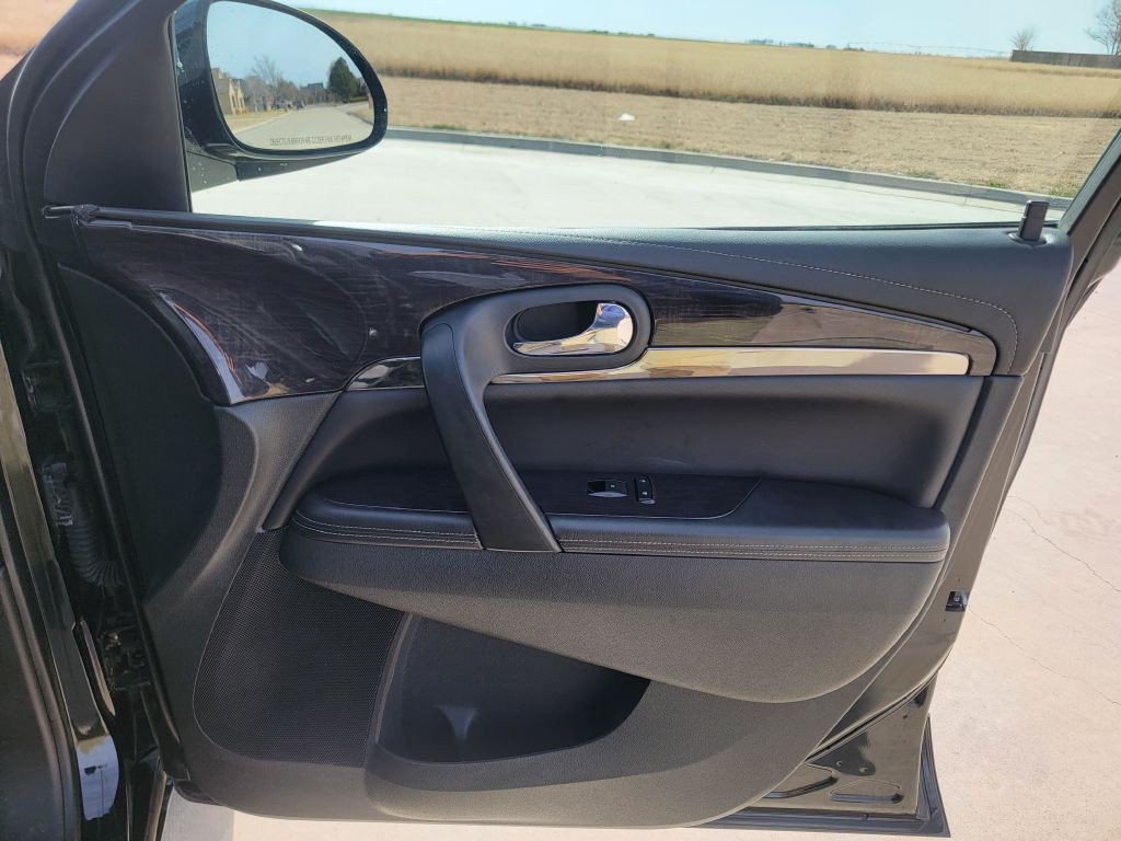 2017 Buick Enclave Image 16