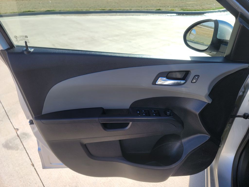 2014 Chevrolet Sonic Image 8