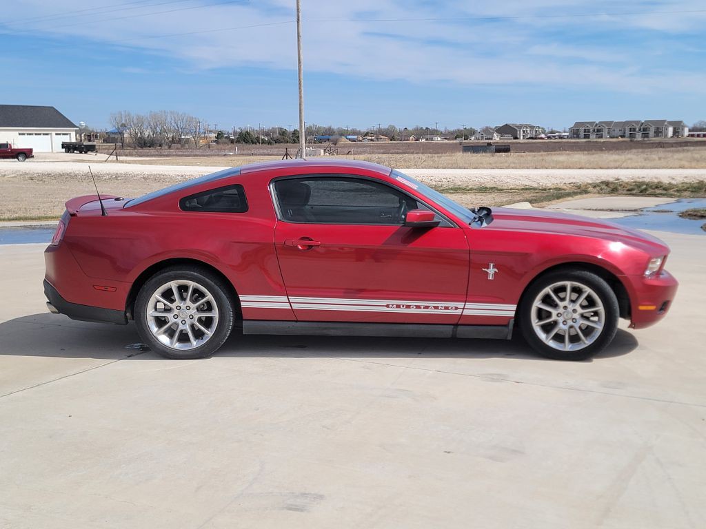2011 Ford Mustang Image 3