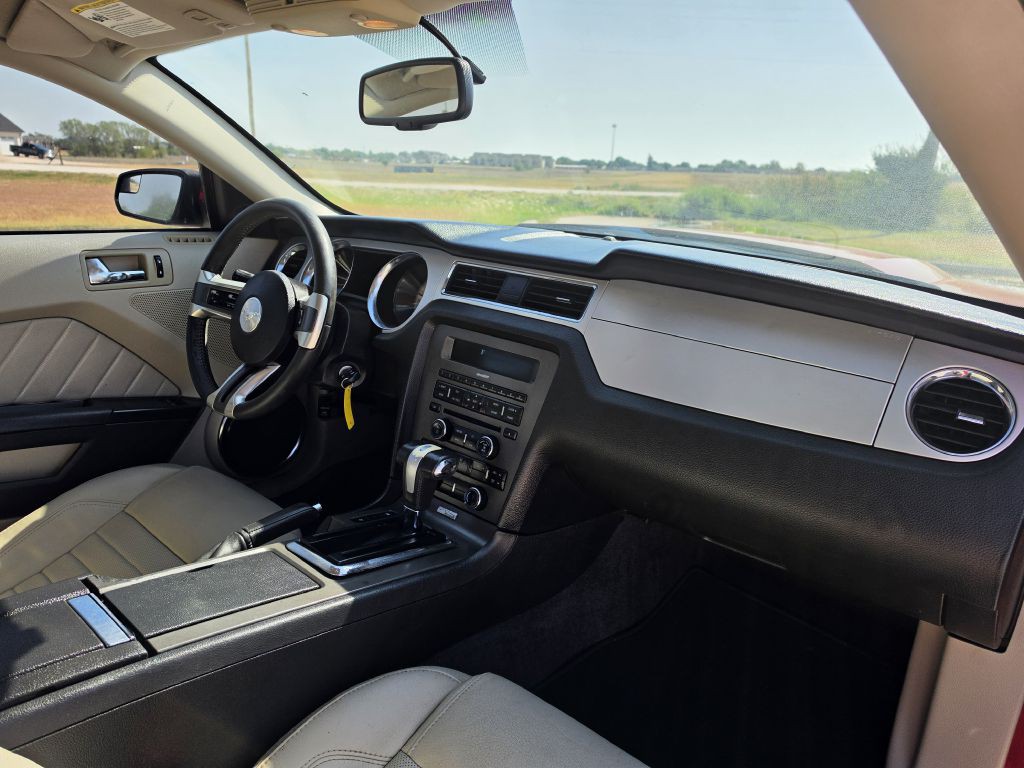 2011 Ford Mustang Image 12