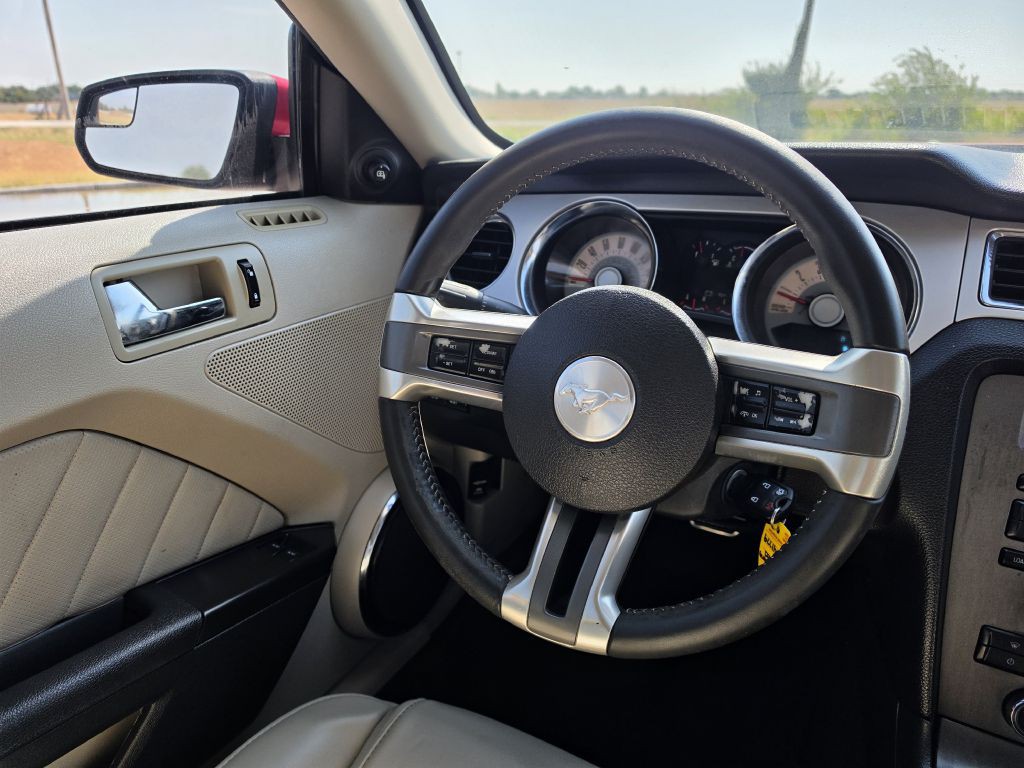 2011 Ford Mustang Image 14