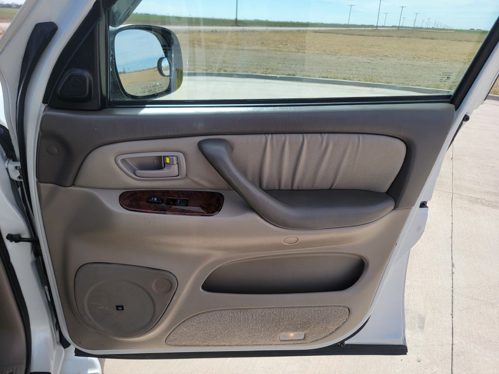 2006 Toyota Sequoia Image 16