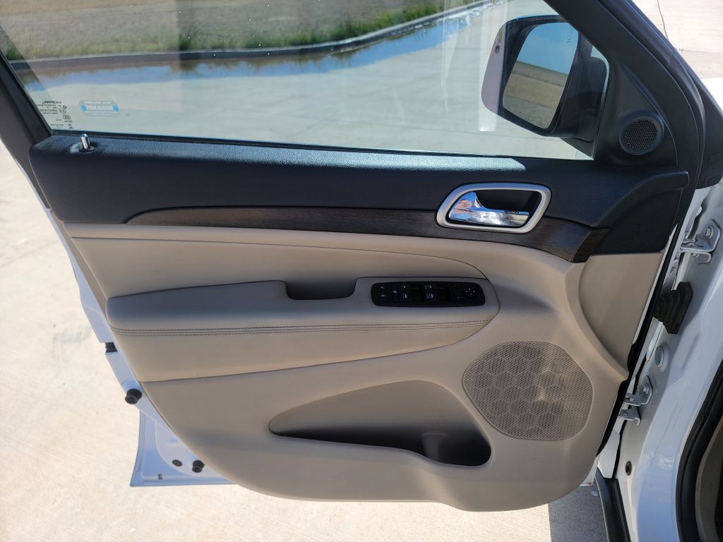 2017 Jeep Grand Cherokee Image 8