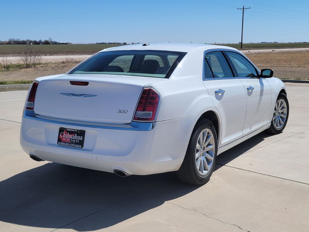 2012 Chrysler 300 Image 4