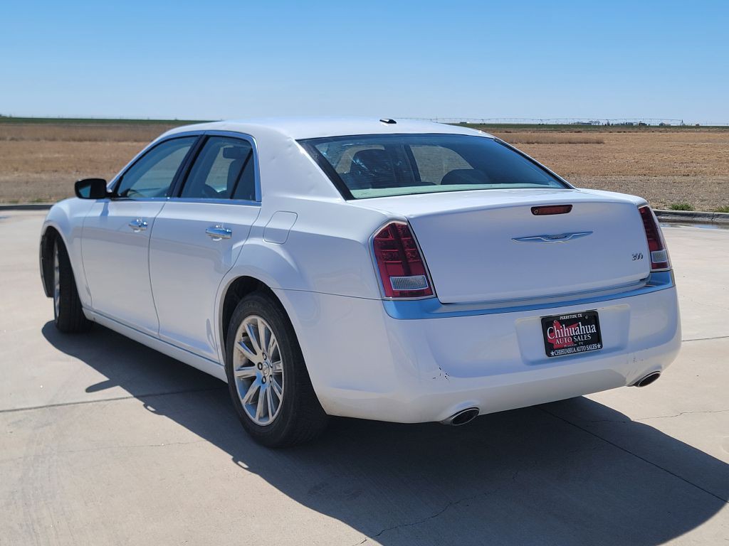 2012 Chrysler 300 Image 5