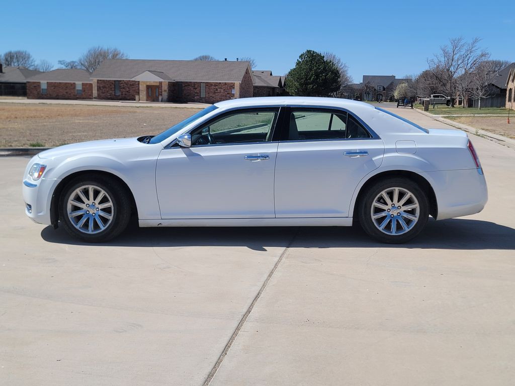2012 Chrysler 300 Image 6