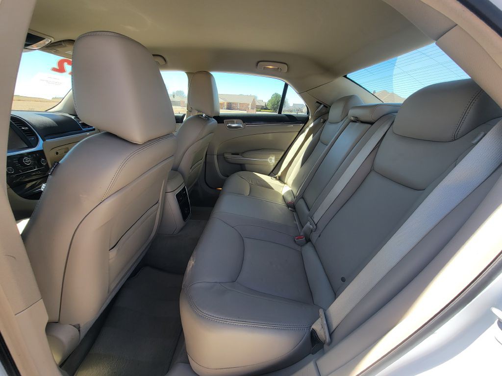 2012 Chrysler 300 Image 9