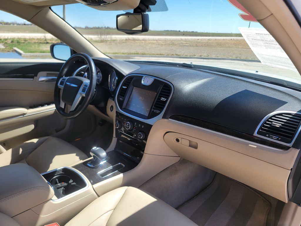 2012 Chrysler 300 Image 15