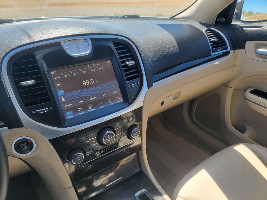 2012 Chrysler 300 Image 19