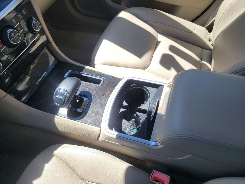 2012 Chrysler 300 Image 20
