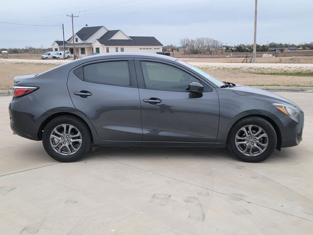 2019 Toyota Yaris Image 3