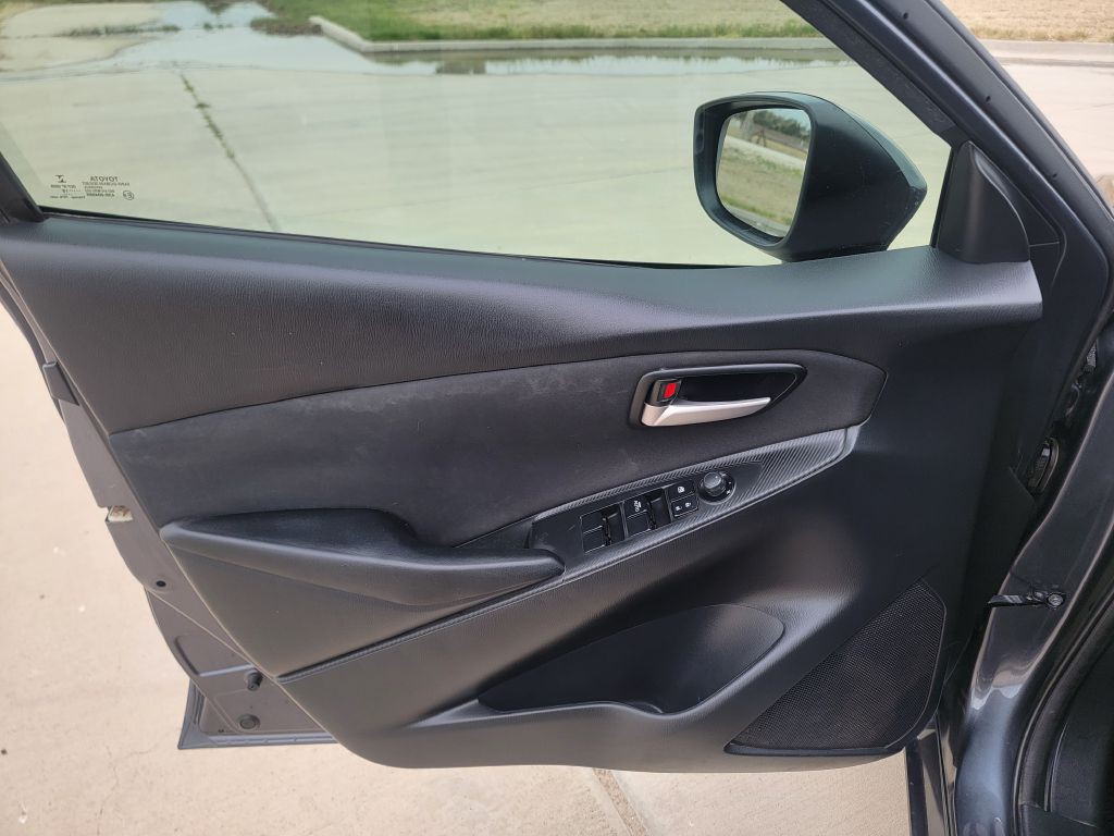 2019 Toyota Yaris Image 8