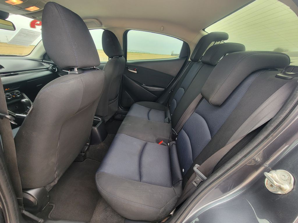 2019 Toyota Yaris Image 9