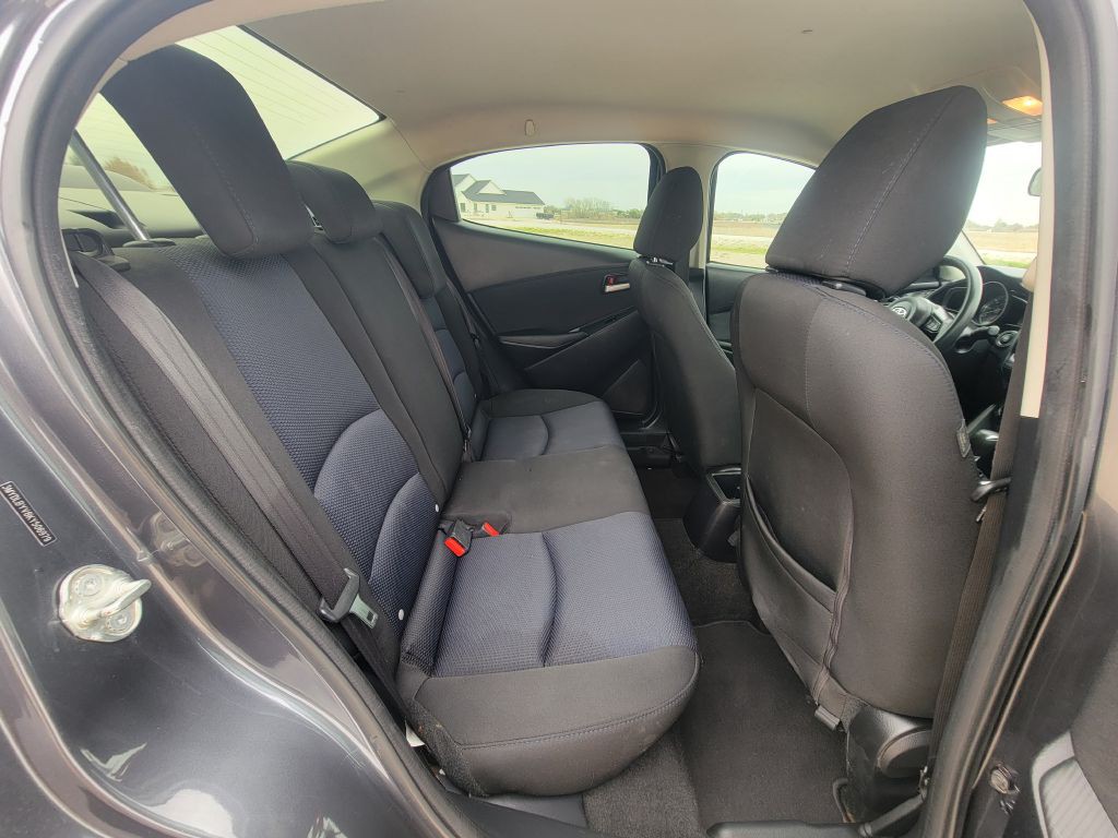 2019 Toyota Yaris Image 11