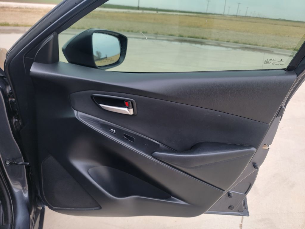 2019 Toyota Yaris Image 14