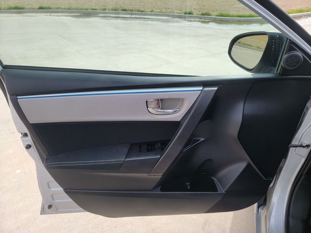 2015 Toyota Corolla Image 8