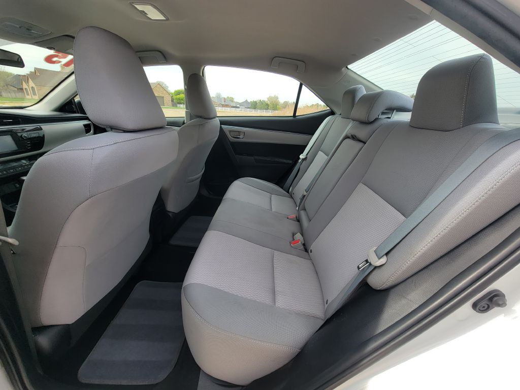 2015 Toyota Corolla Image 9
