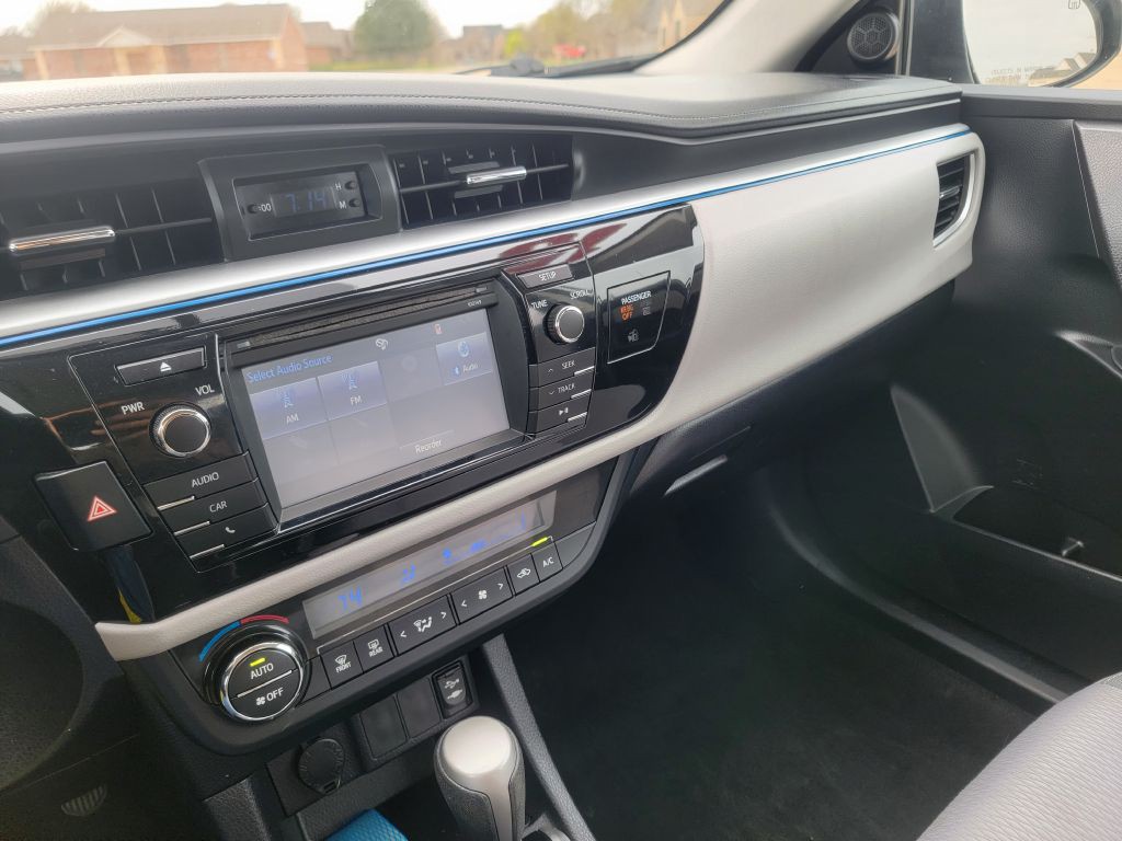 2015 Toyota Corolla Image 19