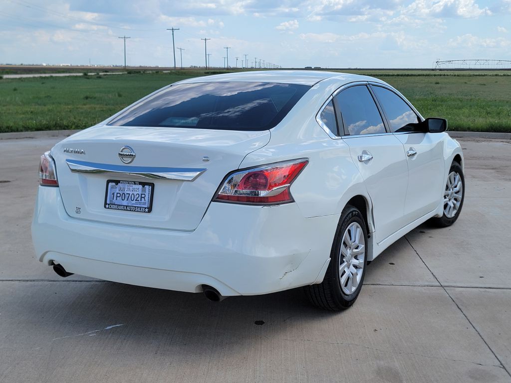 2015 Nissan Altima Image 4