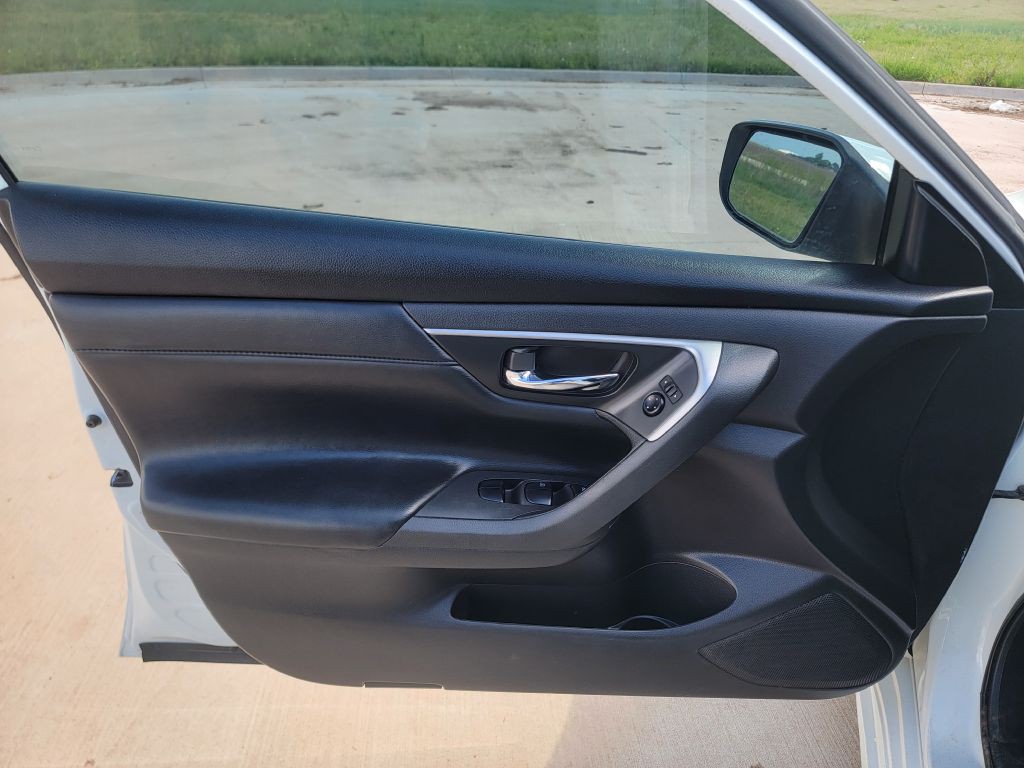 2015 Nissan Altima Image 8