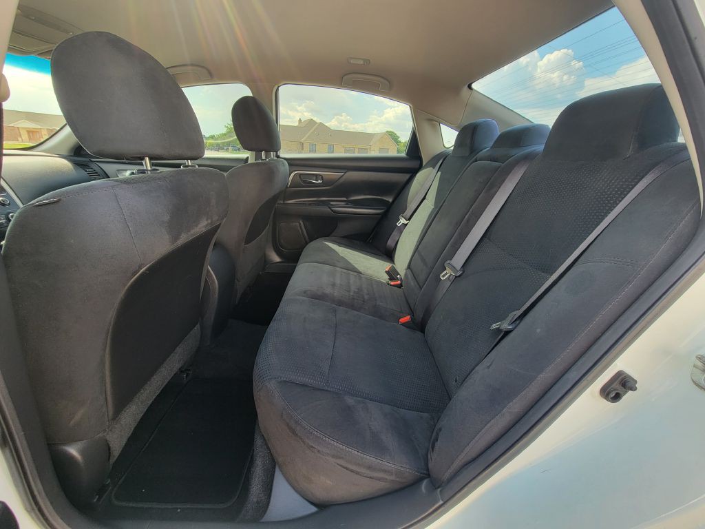 2015 Nissan Altima Image 9