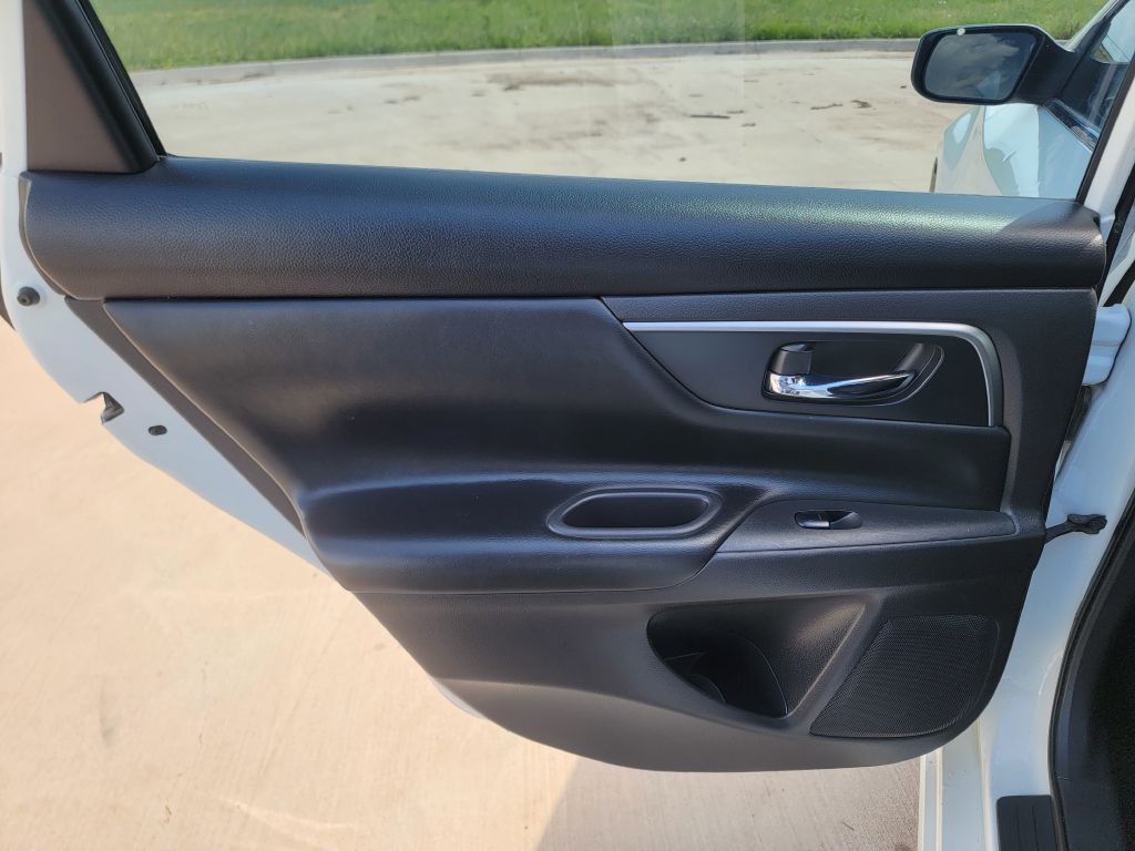 2015 Nissan Altima Image 10