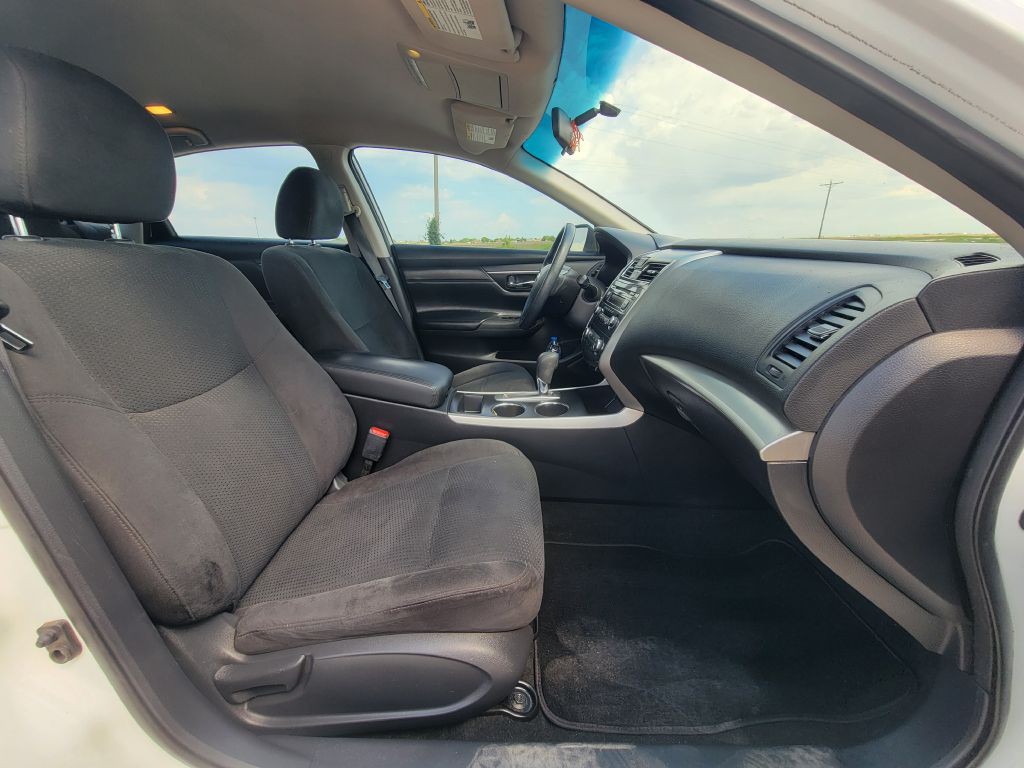 2015 Nissan Altima Image 13