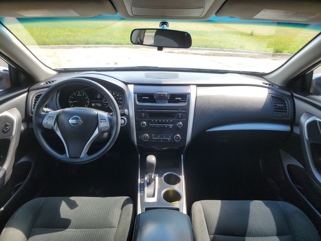 2015 Nissan Altima Image 16