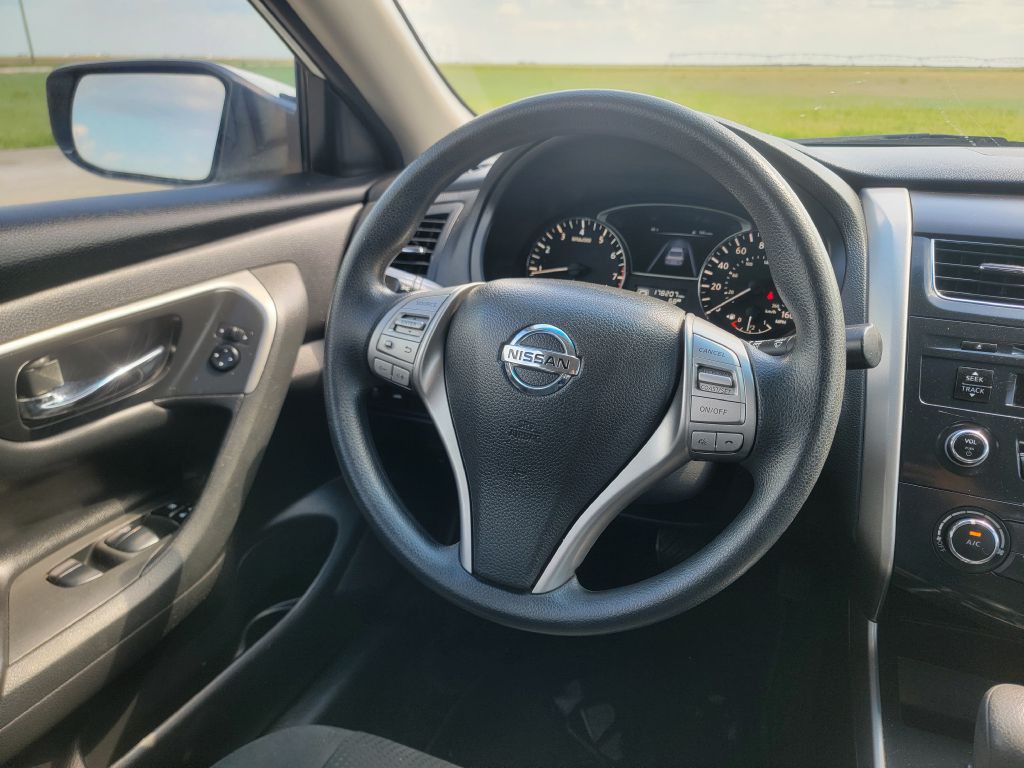 2015 Nissan Altima Image 17