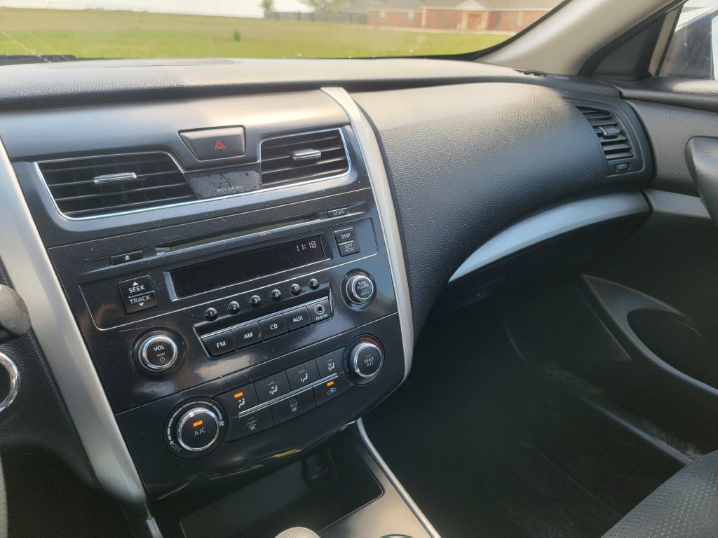 2015 Nissan Altima Image 19