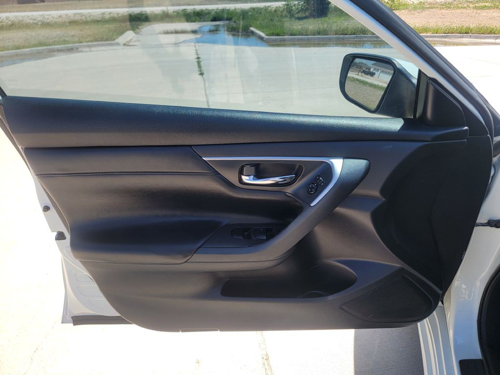 2015 Nissan Altima Image 8