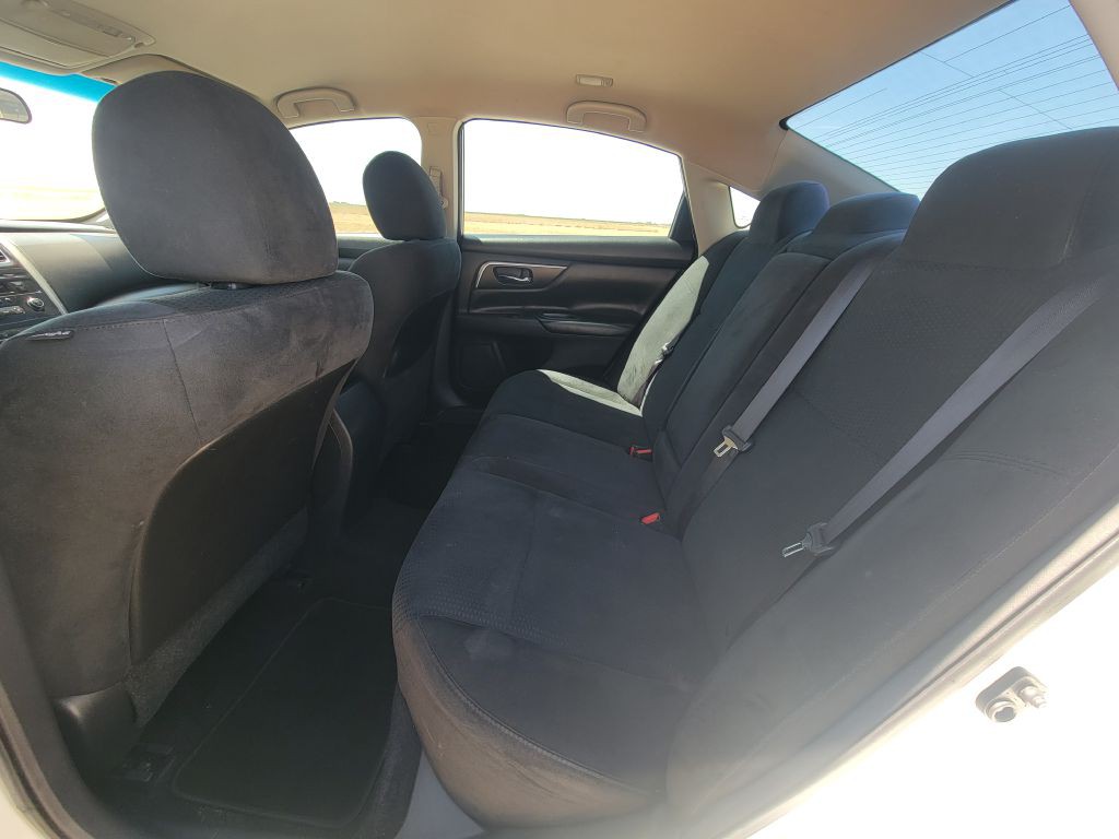 2015 Nissan Altima Image 9
