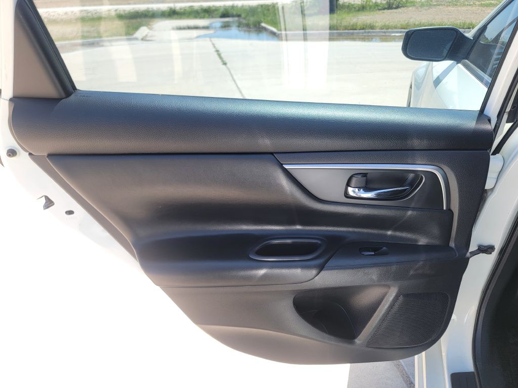 2015 Nissan Altima Image 10