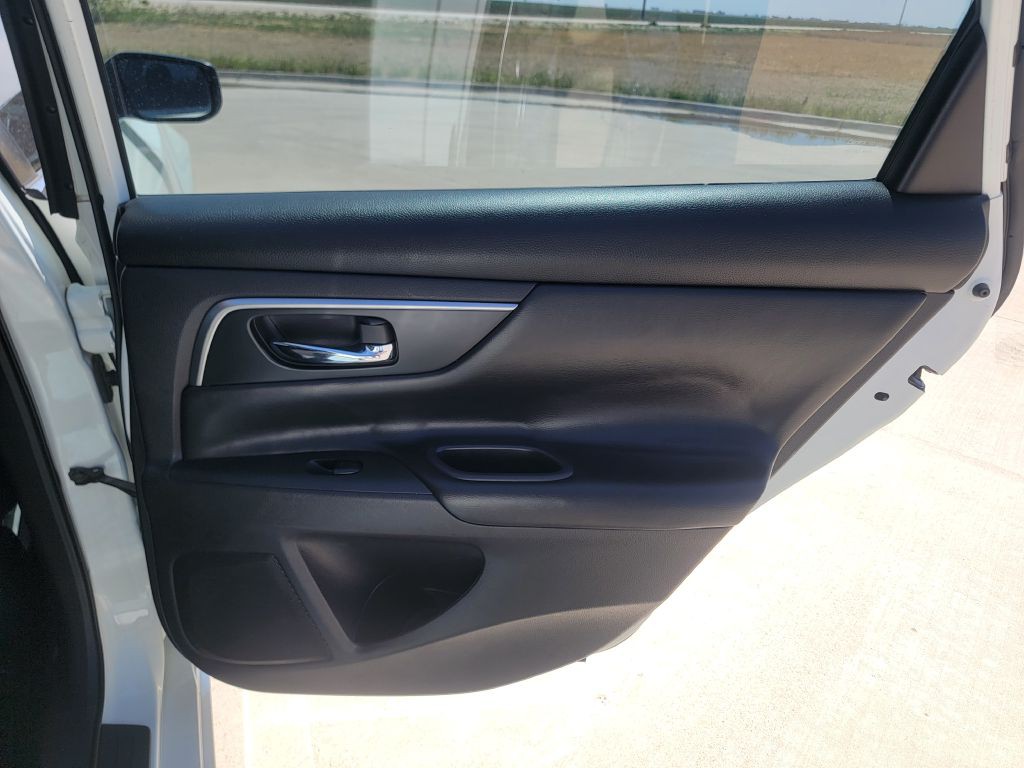 2015 Nissan Altima Image 12