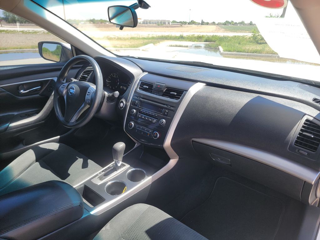 2015 Nissan Altima Image 15