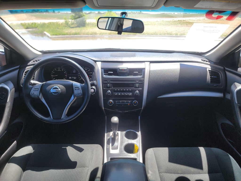 2015 Nissan Altima Image 16