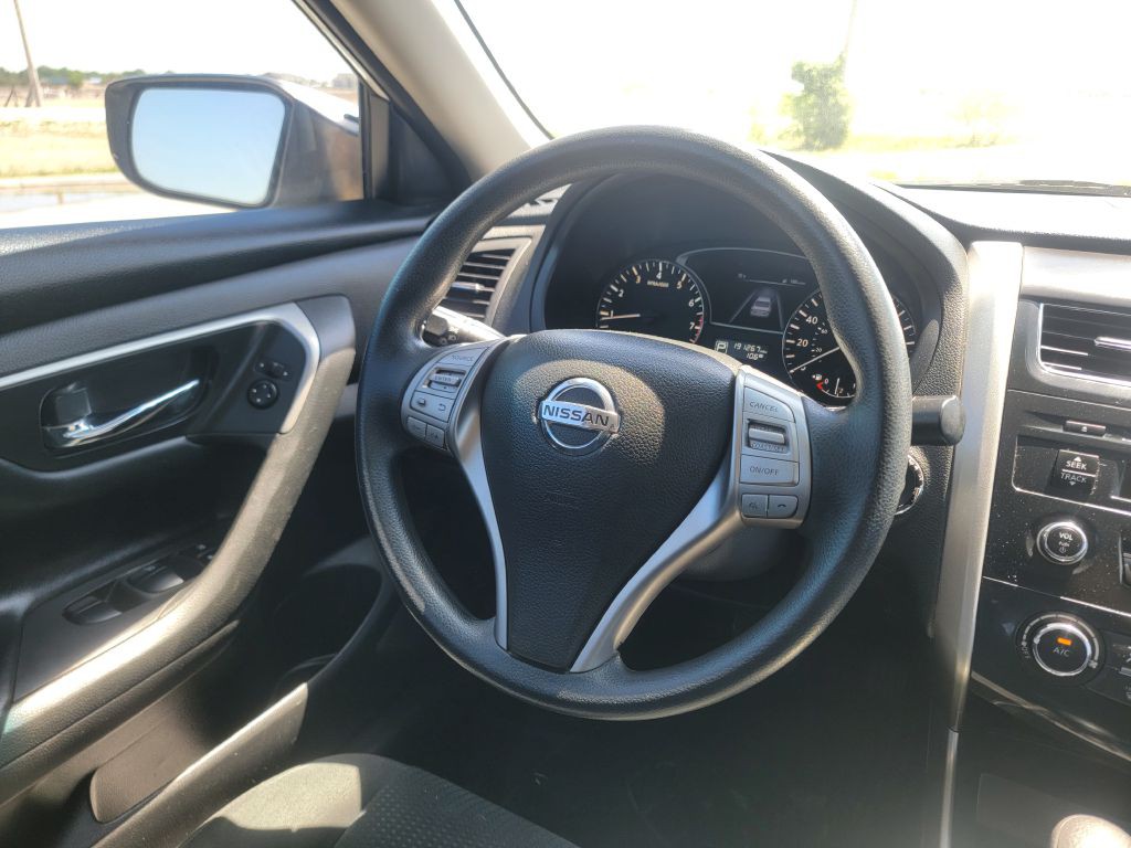 2015 Nissan Altima Image 17