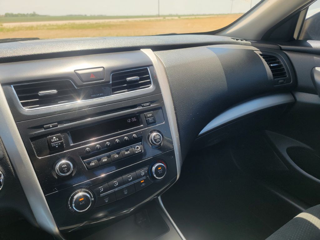 2015 Nissan Altima Image 19