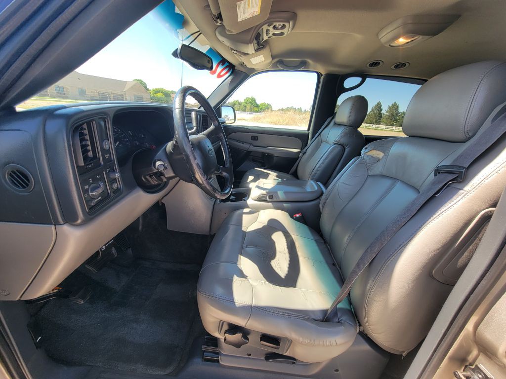 2002 Chevrolet Suburban Image 7