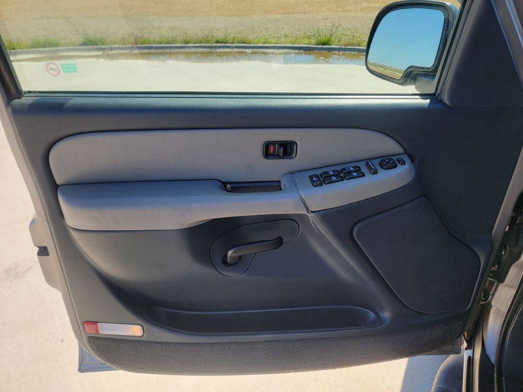2002 Chevrolet Suburban Image 8