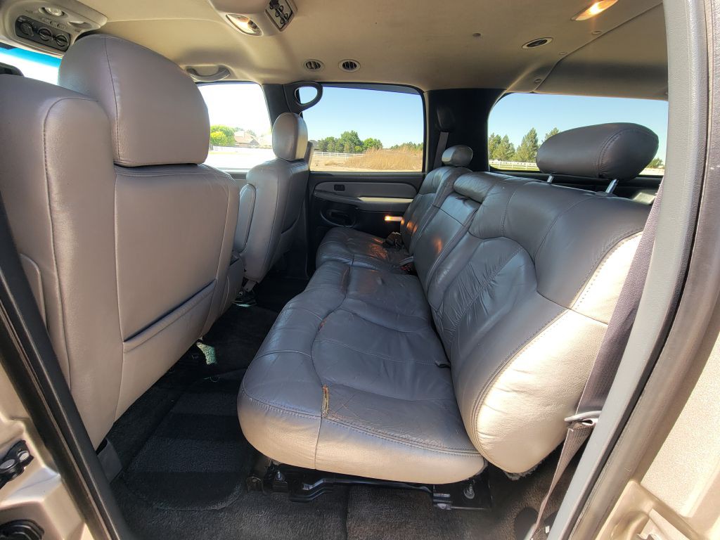 2002 Chevrolet Suburban Image 9
