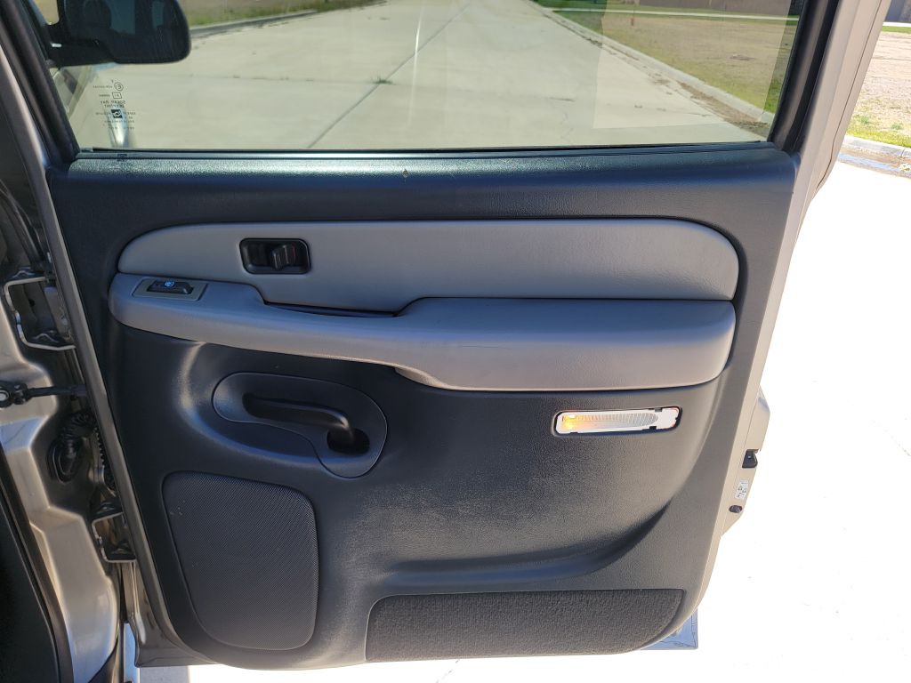 2002 Chevrolet Suburban Image 14
