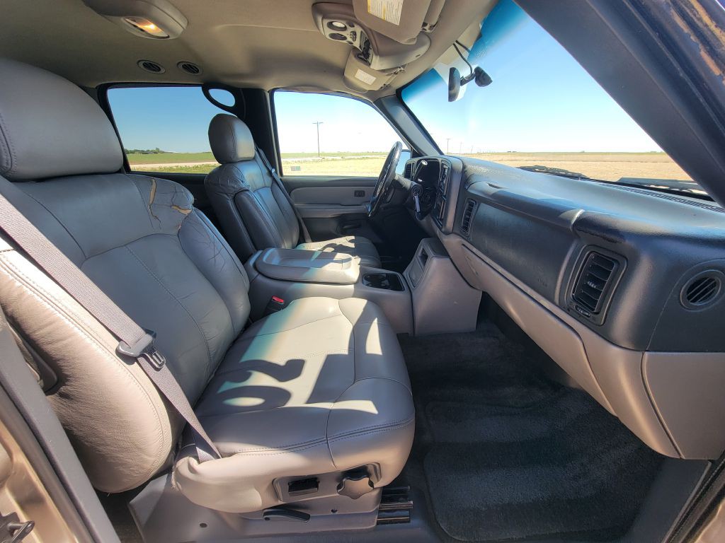 2002 Chevrolet Suburban Image 15
