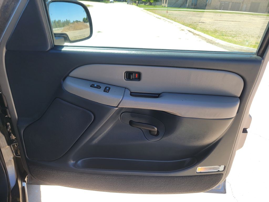 2002 Chevrolet Suburban Image 16