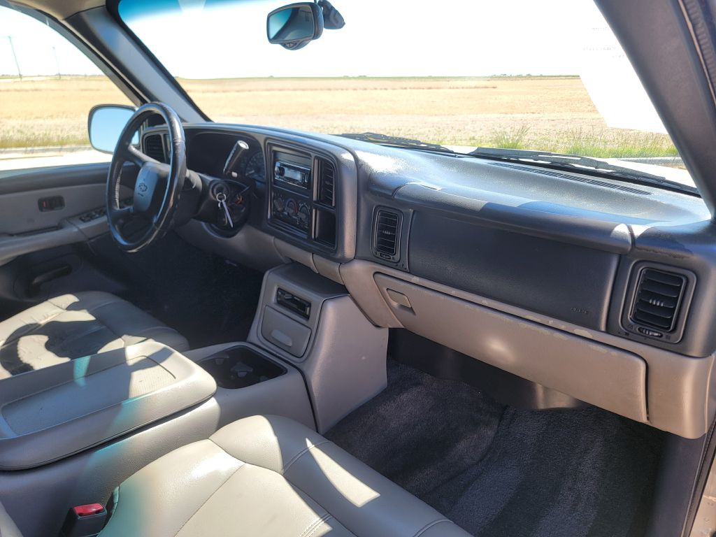 2002 Chevrolet Suburban Image 17