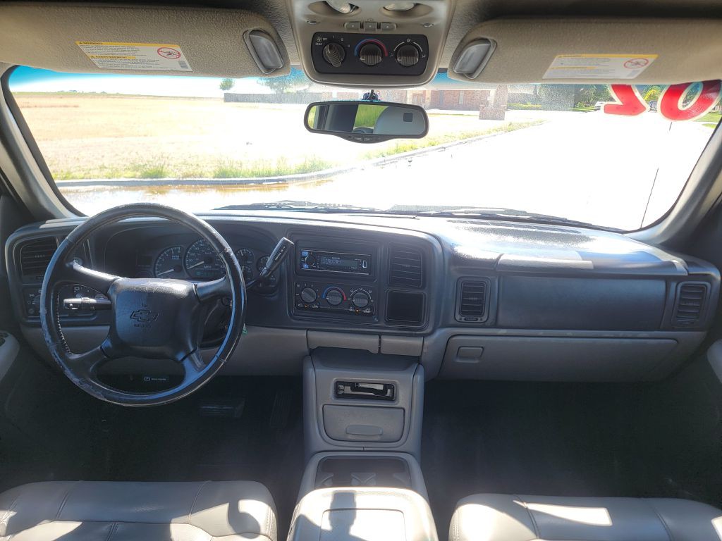 2002 Chevrolet Suburban Image 18