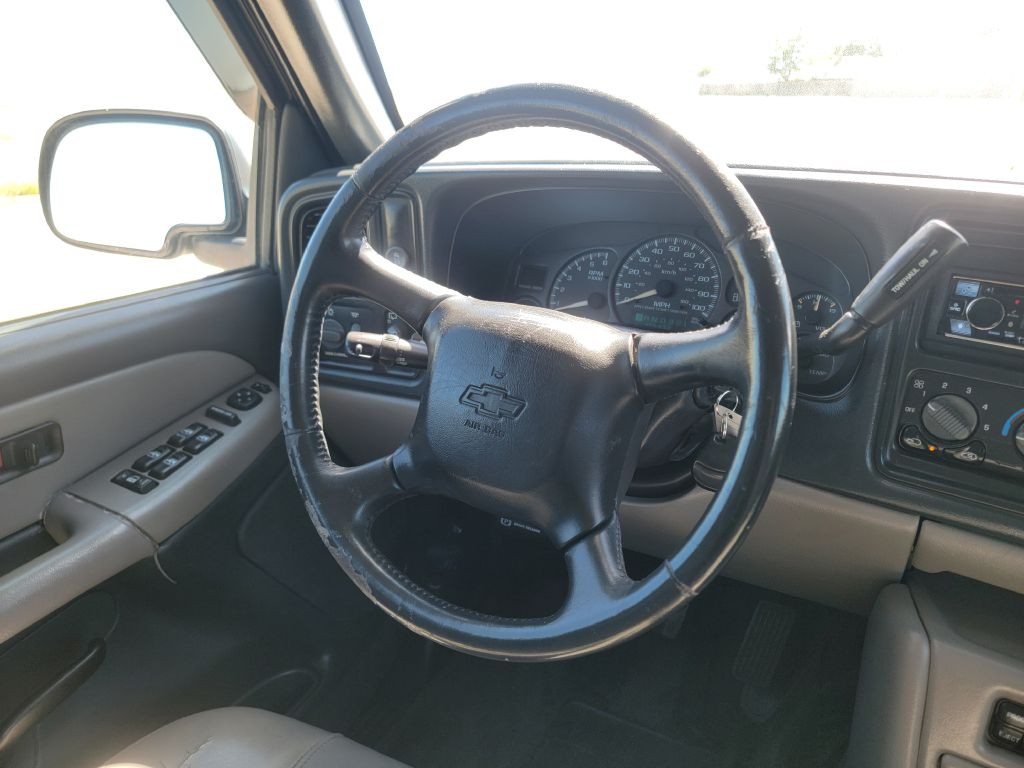 2002 Chevrolet Suburban Image 19