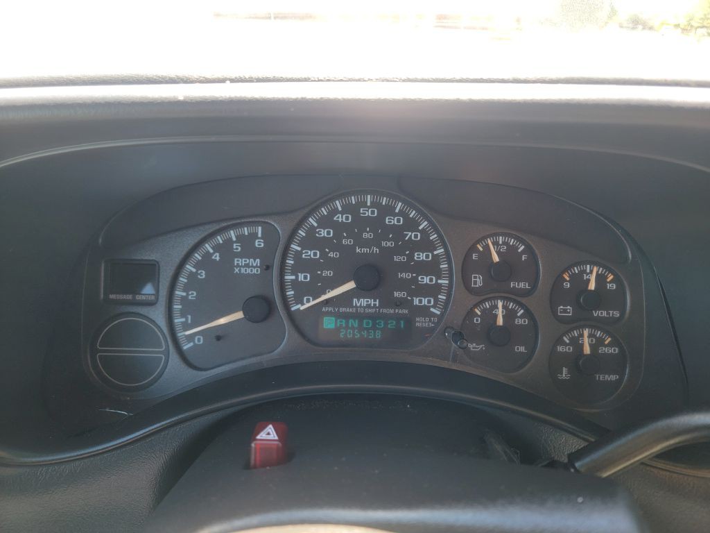 2002 Chevrolet Suburban Image 20