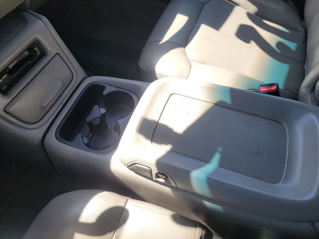 2002 Chevrolet Suburban Image 22