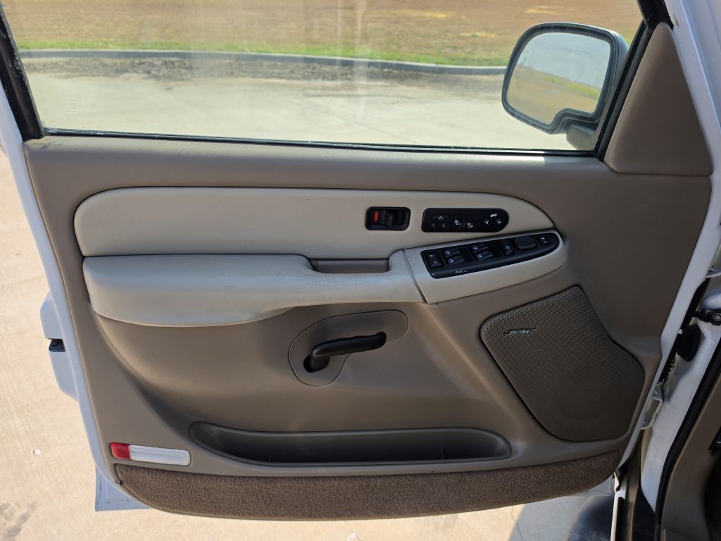 2003 Chevrolet Tahoe Image 8